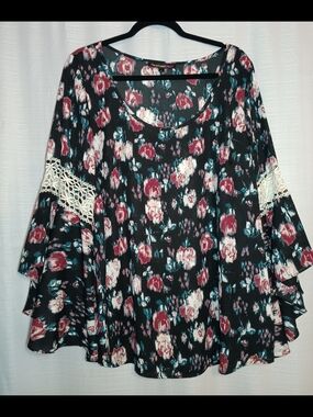 HeartSoul Black Floral Bell Sleeve Tunic with Cream Lace